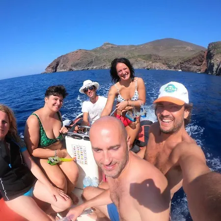 S/y Rosie Probert Too Botel Marina di Campo